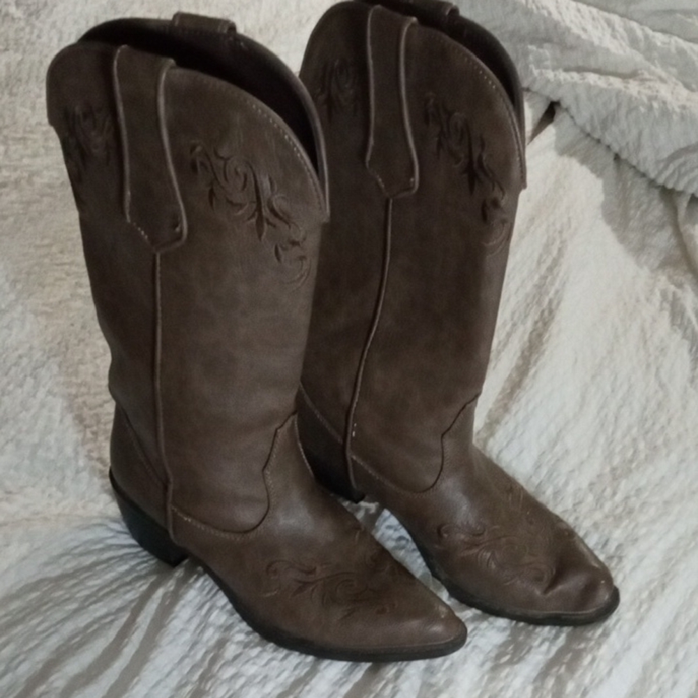 Roper Brown Embroidered Heeled Boots